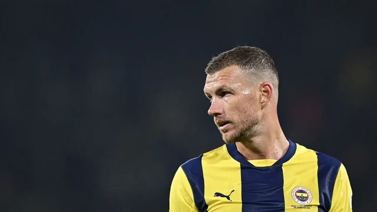 Edin Dzeko Fenerbahçe'ye Veda Ediyor: Hajduk Split Transferi İçin Geri Sayım Başladı! 2