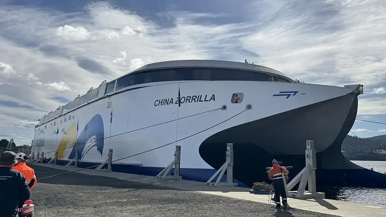 Dünyanın En Büyük Elektrikli Feribotu China Zorrilla Suya İndirildi 2
