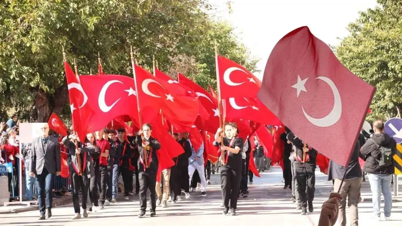 28 Ekim Salı Günü Tatil mi? Resmi Gazete'de Yayımlandı