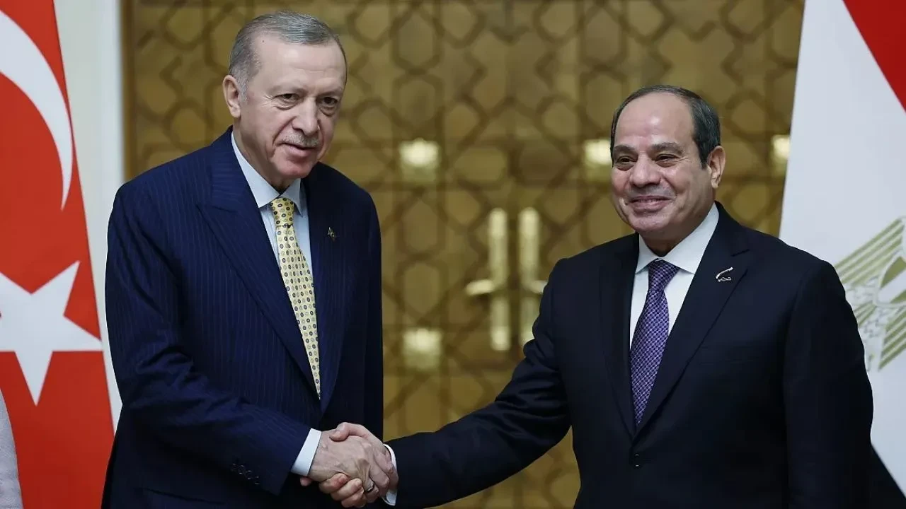 Cumhurbaşkanı Erdoğan Mısır’da! Erdoğan'ı Sisi Karşıladı