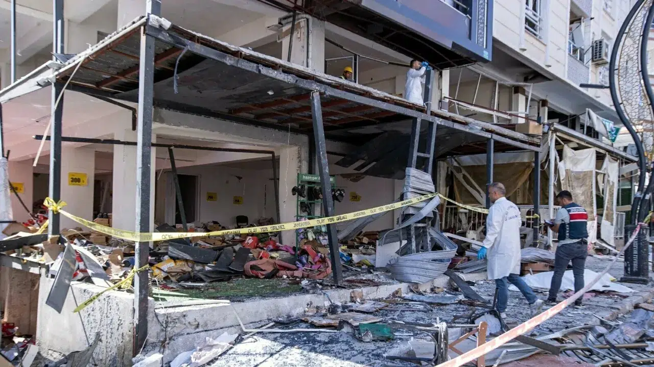 İzmir’deki 5 Kişinin Hayatını Kaybettiği Şırdan Restoranı Patlamasında 3 Sanığa Hapis Cezası!