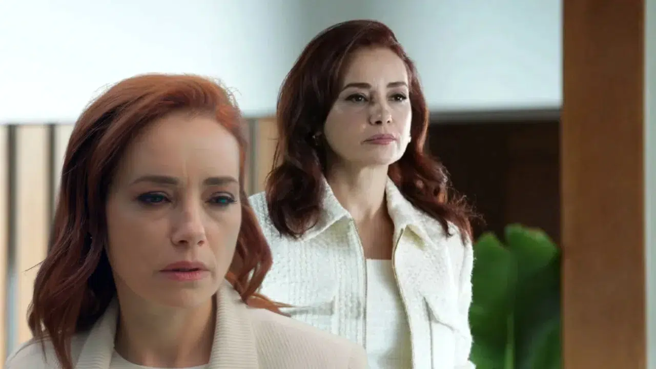 Özgü Namal Trafik Kazası Geçirdi! Ünlü Oyuncu ve Çocukları Hastaneye Kaldırıldı