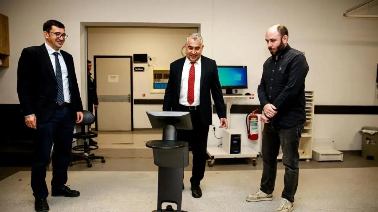 ADÜ Hastanesinde Robot Dönemi: Sağlıkta Dijital Dönüşüm Başladı!