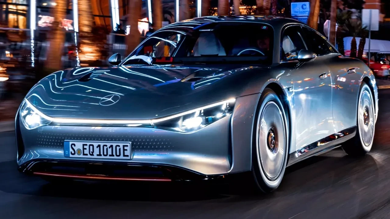 Mercedes, Elektrikli Araçlar İçin Devrim Niteliğinde "Güneş Boyası" Teknolojisini Geliştiriyor