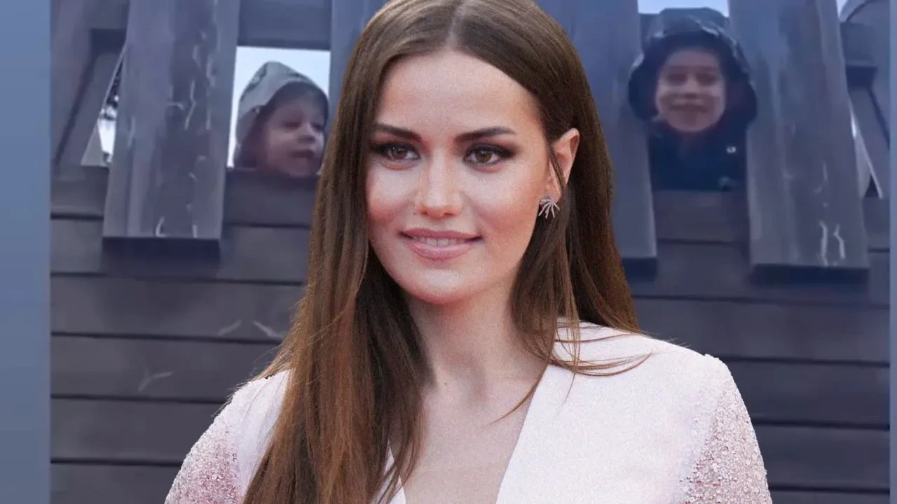 Fahriye Evcen, Oğullarıyla Karavanda Çektiği Pozları Paylaştı: "Havada Aşk Kokusu Var"