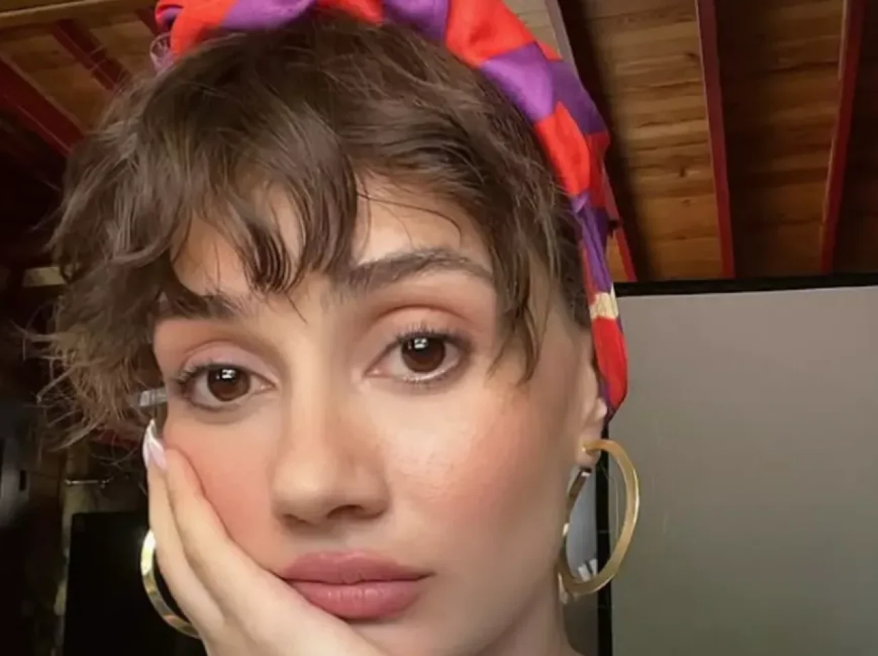 Başarılı Oyuncu Dinlenmeye Çekildi: Sevda Erginci Projelere Neden Ara Verdi?