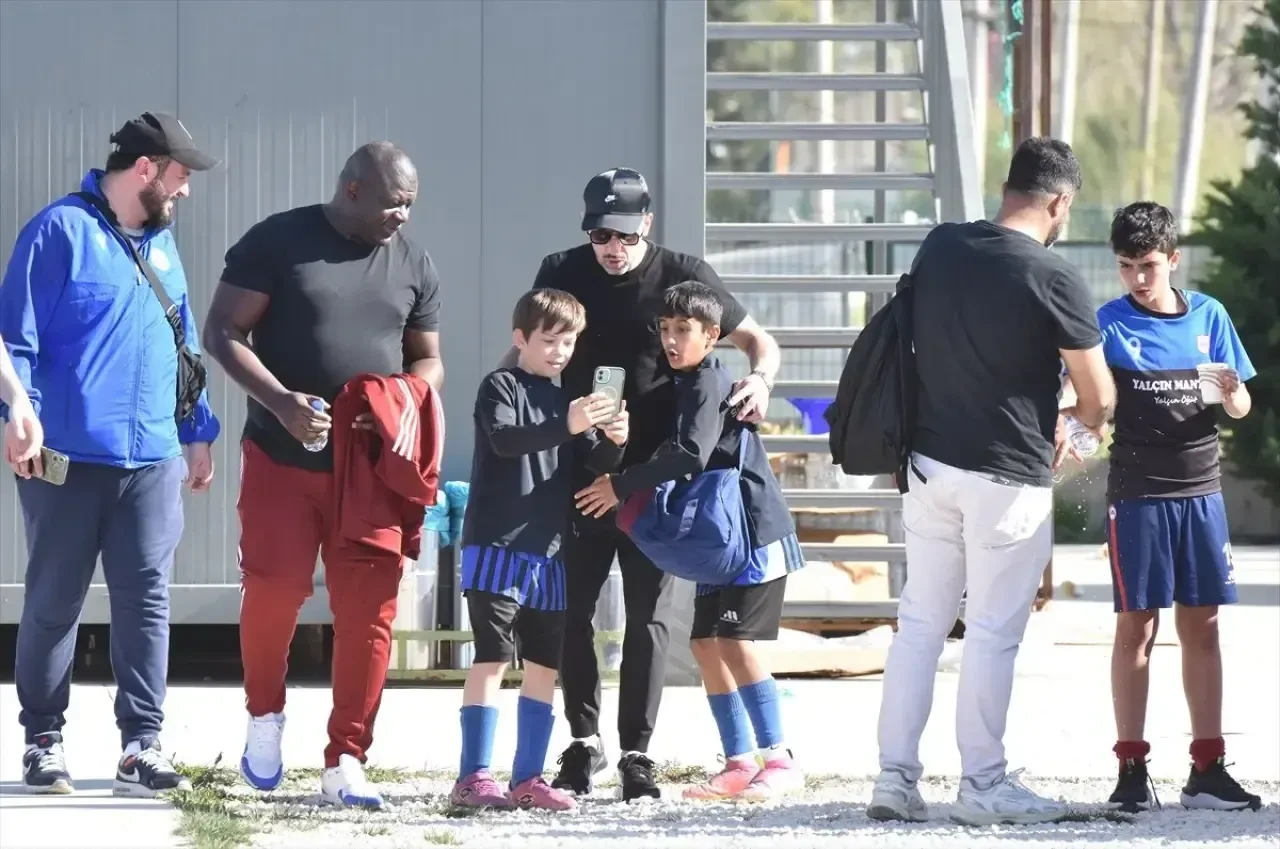 Franck Ribery Antalya’da Oğlunun Maçını İzledi: Bayern Münih U14 Takımı Türkiye’de Sahada