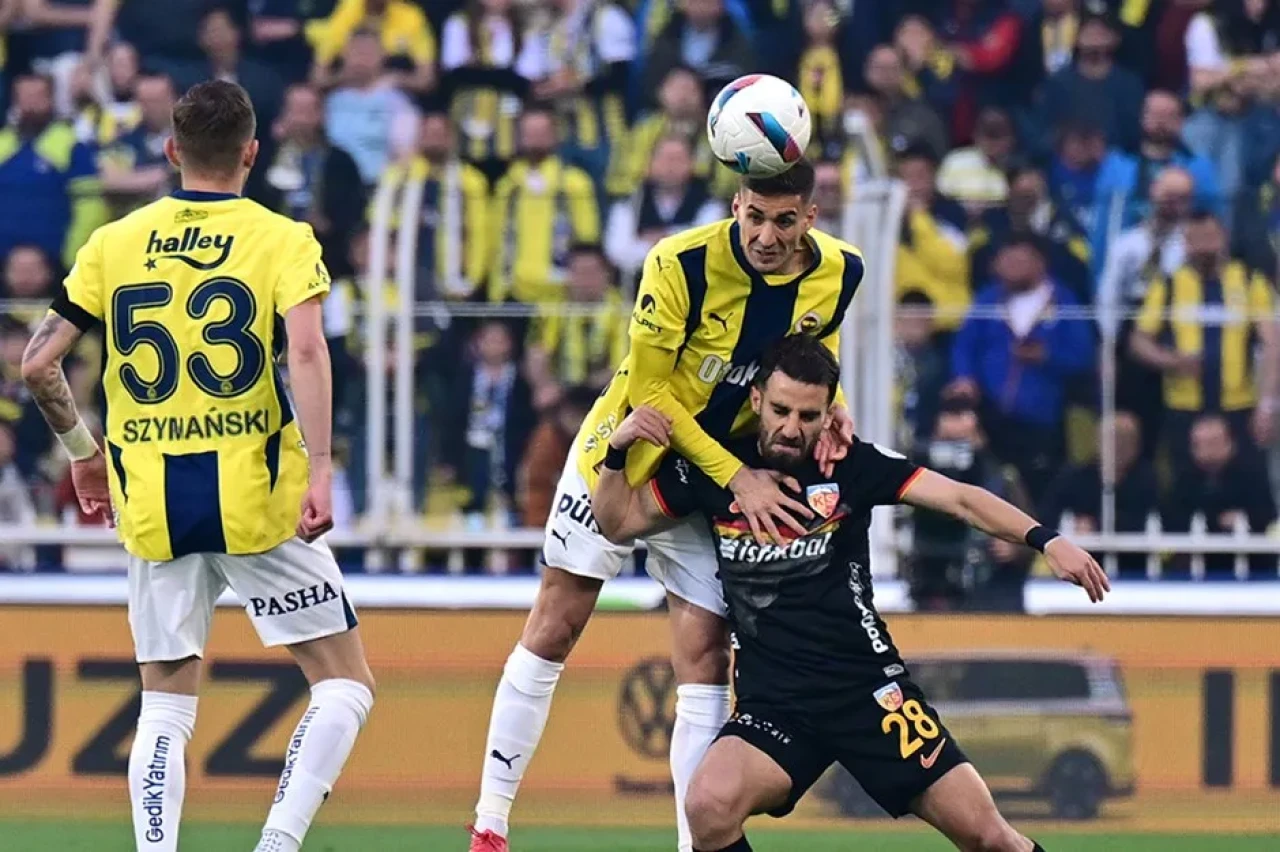 Fenerbahçe Kayserispor Karşısında Yıkıldı! Şampiyonluk Yarışı Kızıştı