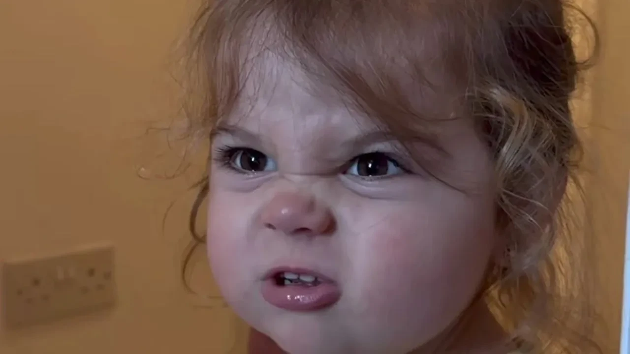 “My Arkadash” Sophia Bu Kez Sahada! Minik Fenomen Maçta Seremoniye Çıktı