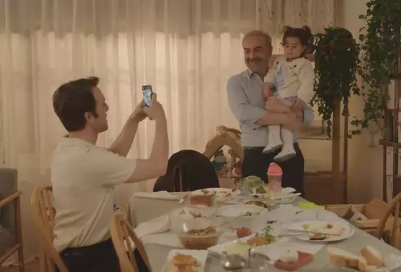 İlk Kez Torunuyla Buluşan Azem’in O Sahnesi Yürek Dağladı!