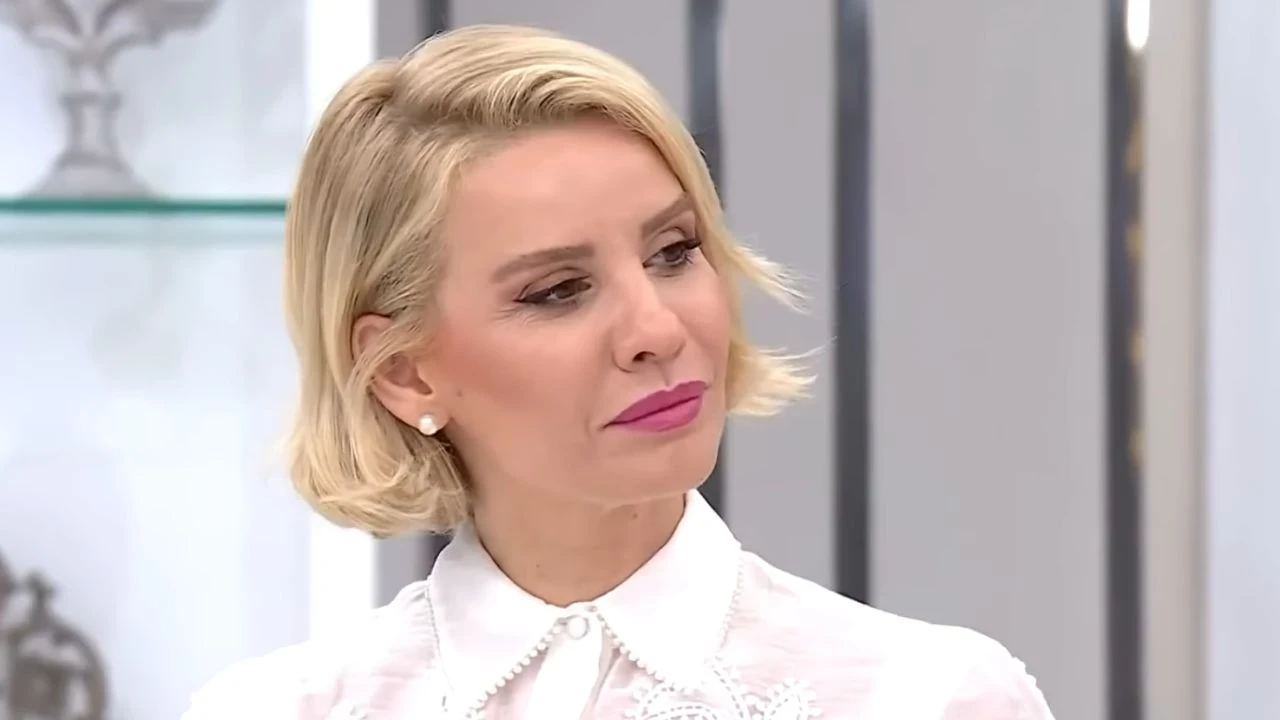 Esra Erol’dan Özel Plajlara Tepki: “Deniz Herkesin Denizi, Bu Eşitsizliğe Karşıyım”