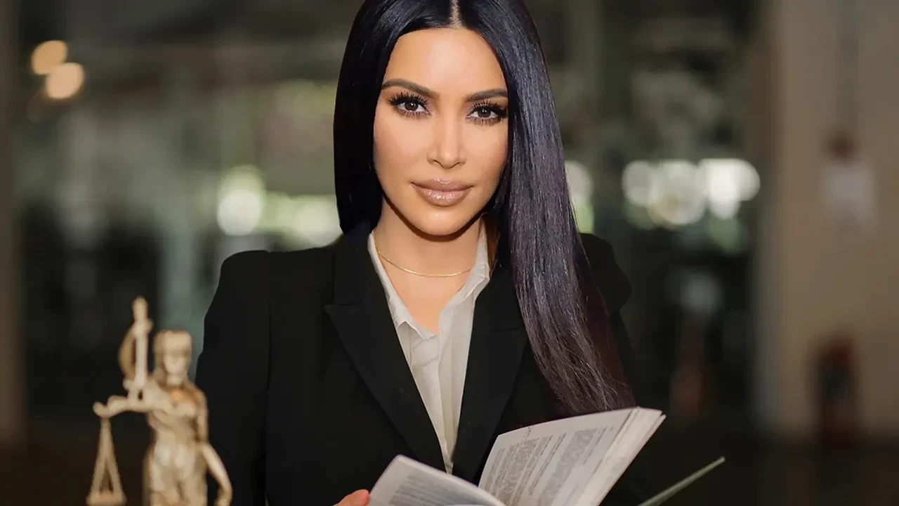 Kim Kardashian Hukuk Eğitimini Tamamladı! Mezuniyet Fotoğrafları Çok Konuşuldu