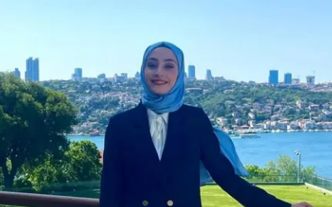 Esra Hatice Yılmaz Sevgilisi? Kimdir, Kaç Yaşında, Ne İş Yapıyor, Evli Mi, Nereli, Eşi Kim, Instagramı?