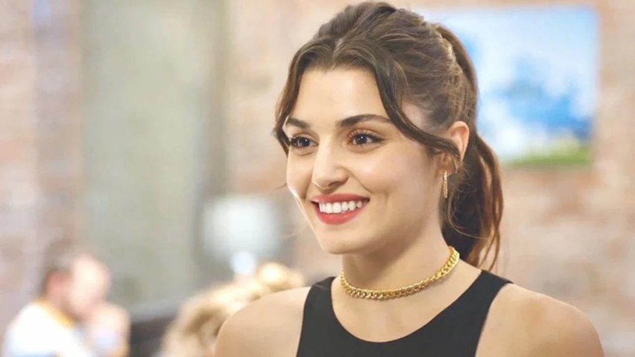 Hande Erçel, Hakan Sabancı ve Arkadaşlarıyla Mavi Tura Çıktı