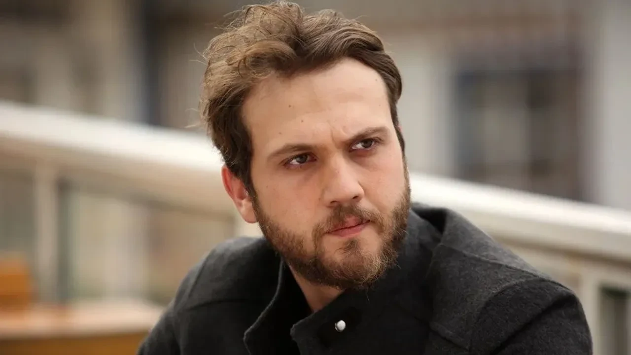 Aras Bulut İynemli Marmaris’te Aile Tatilinde Fit Haliyle Göz Kamaştırdı