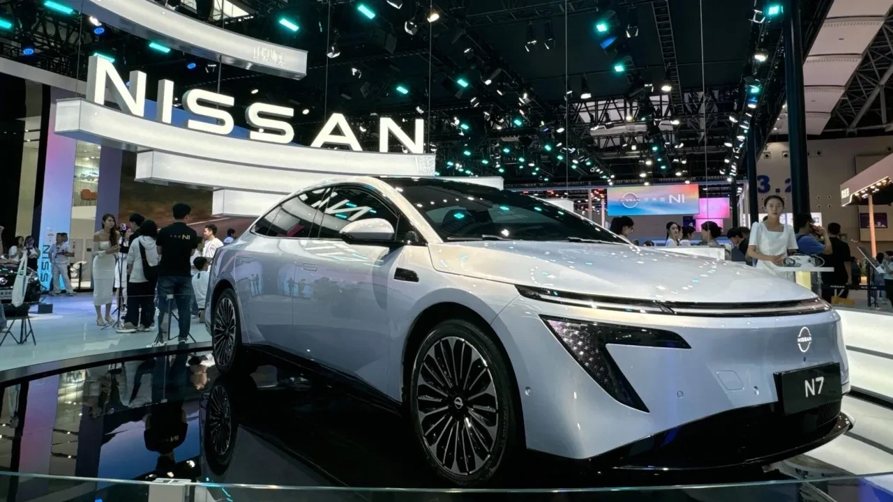 Nissan N7 Elektrikli Sedan Sahneye Çıkıyor: 635 Km Menzil, Lüks Donanım!
