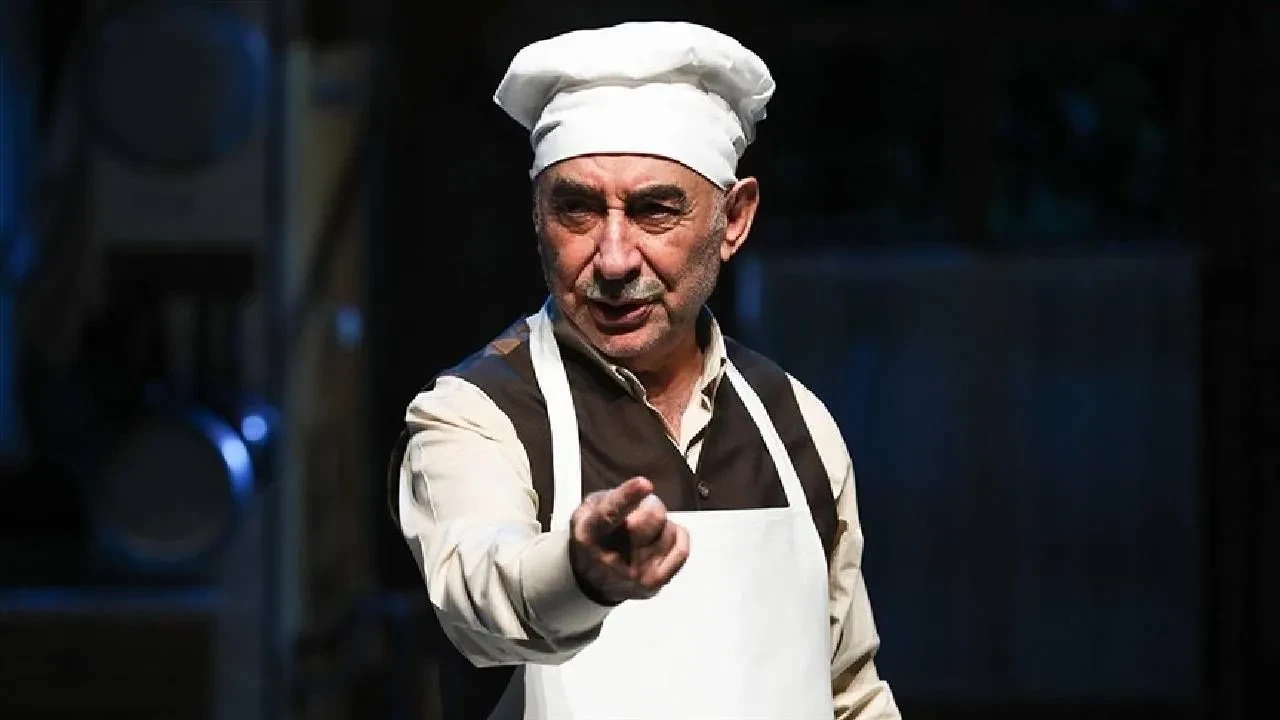 Şener Şen Sanat Kariyerine Veda Etti