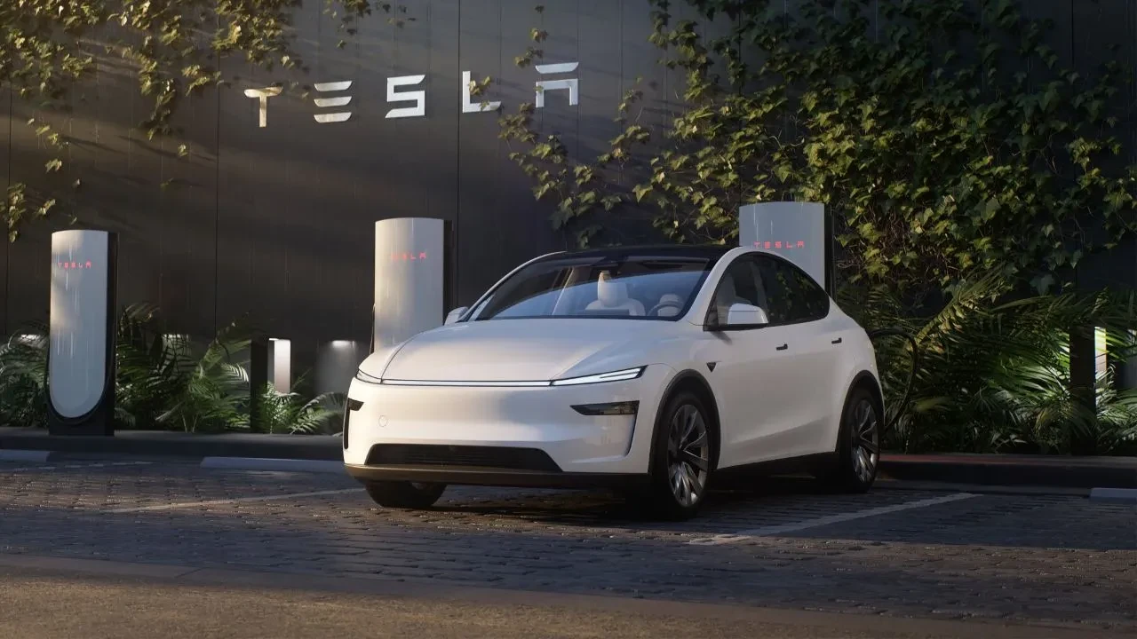 Tesla'dan Tarihi Teslimat: Sürücüsüz Araç İlk Kez Tek Başına Sahibine Ulaştı
