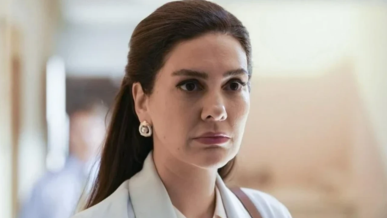 Bergüzar Korel’den Yapay Zeka Görseli Tepkisi: "Tükettiniz Bizi, Delirttiniz!"