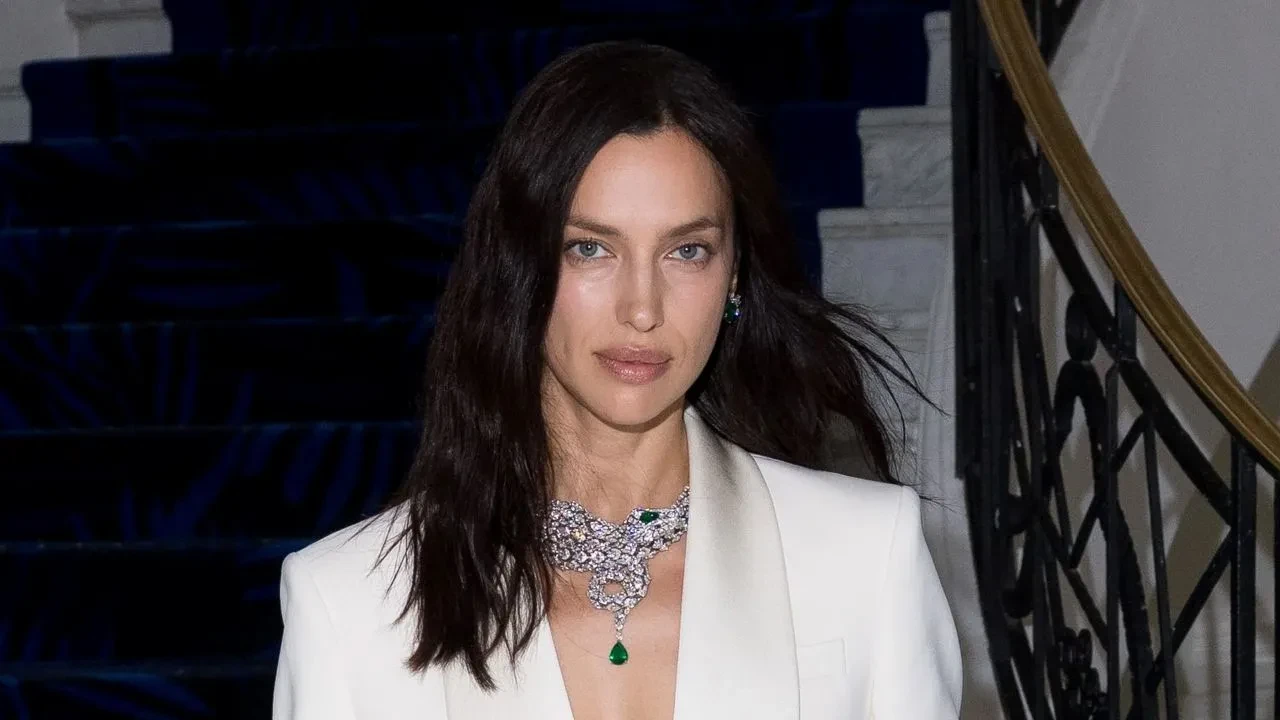 Irina Shayk Yerebatan Sarnıcı’ndaki Medusa Pozu ile Sosyal Medyada Gündem Oldu!