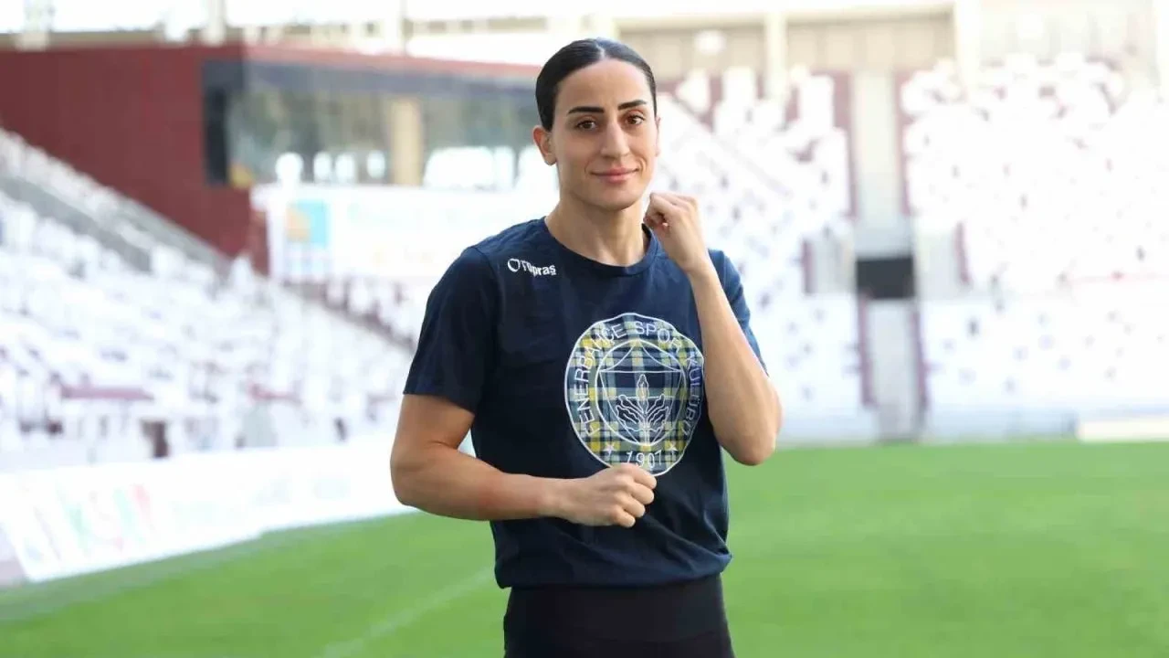 Milli Boksör Gizem Özer "Uçuk" Nedeniyle Dünya Şampiyonasından Diskalifiye Edildi