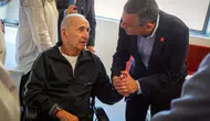 Özgür Özel’den Eski CHP Genel Başkanı Hikmet Çetin’e Hastane Ziyareti!