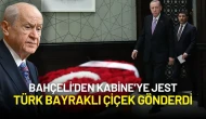 Devlet Bahçeli’den Kabine’ye Jest: Türk Bayraklı Çiçek Gönderdi