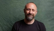 Halit Ergenç’ten Muhabirlere Örnek Tepki: “Lütfen Silin, Onlar Daha 18 Değil”