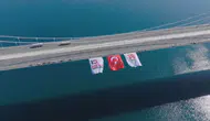 Boğaz'ın gerdanlığı al bayrakla donatıldı: 15 Temmuz'un yıl dönümünde devasa görüntüler