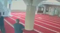 Bahçelievler’de camide dehşet anları: Temizlik yapan imama yumruklu saldırı