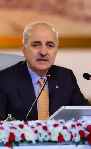 Numan Kurtulmuş Kürtçe Şiir Okumuştu: "Önemli Bir Kapıyı Açtım"