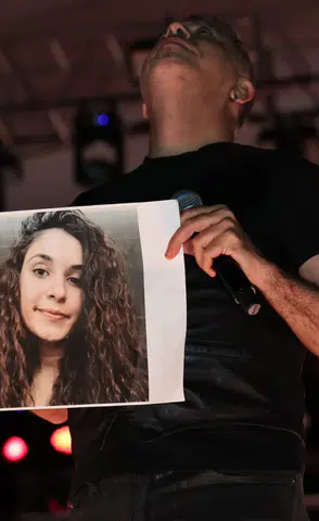 Haluk Levent’ten Tunceli’de vefalı duruş: Gülistan Doku için sahneden seslendi
