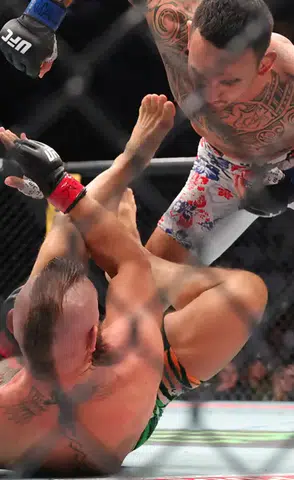 Conor McGregor'ın UFC 329'daki büyük dönüşü hüsranla bitti: 69. saniyede gelen sakatlık şoke etti