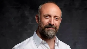 Halit Ergenç Cezanın Ardından İlk Kez Görüntülendi! Sessizliğini Ödül Töreninde Bozdu
