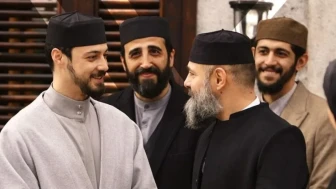 Kızıl Goncalar Dizisi Ekrana Veda Etmişti: Oyuncular Hasrete Dayanamadı, Yeniden Buluştu!