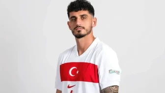 Milli Futbolcu Samet Akaydın ile Oyuncu ile Nişanlandı! "Evet" Paylaşımı Sosyal Medyayı Salladı