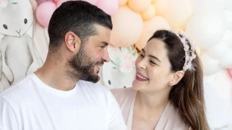 Berk Oktay ve Yıldız Çağrı Atiksoy Çifti Kızları Mira Milena’nın Yüzünü İlk Kez Paylaştı