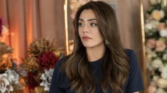 Sıla Türkoğlu Cannes Tatilinde Tarzıyla Olay Yarattı! Yeşil Çorap Detayı Gözden Kaçmadı