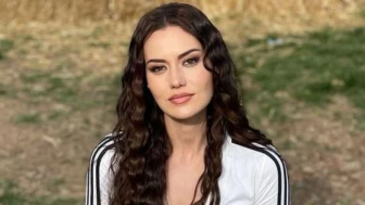 Fahriye Evcen, Küçük Oğlu Kerem ile Poz Verdi: "Parlayan Yıldızım"