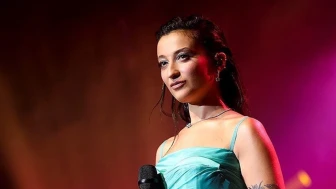 Melike Şahin Makyajsız Pozuyla Sosyal Medyayı Salladı!