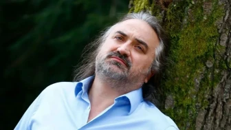 Ünlü Şarkıcıdan Hayat Kurtaran Karar: Konserlerine Defibrilatörle Çıkacak!