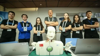 Liseli Gençlerden İşitme Engelliler İçin Devrim: İşaret Dili Bilen Robot Geliştirdiler!