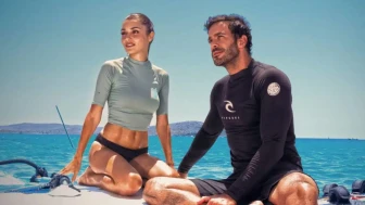 Hande Erçel ve Barış Arduç Galada Birbirlerinden Neden Uzak Durdu?