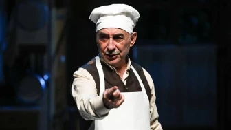 Şener Şen Sanat Kariyerine Veda Etti
