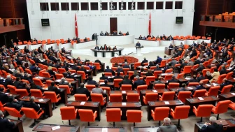 Meclis’e İlginç Talepler Yağdı: Milletvekillerine Emekli Maaşı Bağlanmasın!