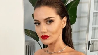 Fahriye Evcen, 1 Milyon Dolarlık Reklam Anlaşmasıyla Sosyal Medyaya Dönüyor