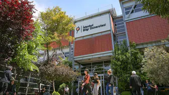 Yükseköğretim dünyasında şok gelişme: İstanbul Bilgi Üniversitesi’nin kapısına kilit vuruldu
