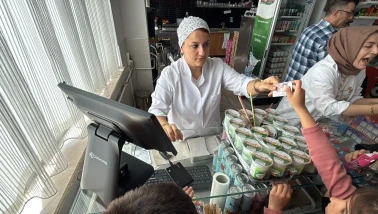 Belediyeden Örnek Proje: "Kantin Kart" ile 300 Öğrenciye Destek!
