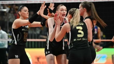 VakıfBank’tan Final Serisine Güçlü Başlangıç: Fenerbahçe Medicana Direnemedi!