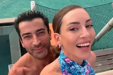 Bodrum tatilinde cömertlik rüzgarı: Kenan İmirzalıoğlu ve Sinem Kobal'dan arkadaş grubuna dev midye ziyafeti